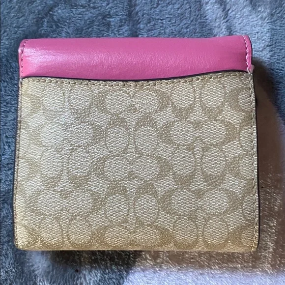Coach Pink and Beige Signature Wallet new - Picture 7 of 14